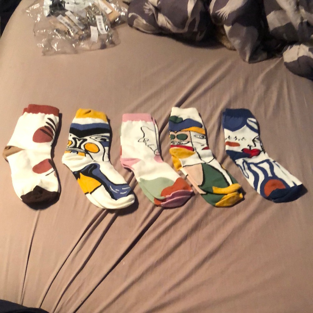 Women’s 5 pairs of artistic socks, one size NWT